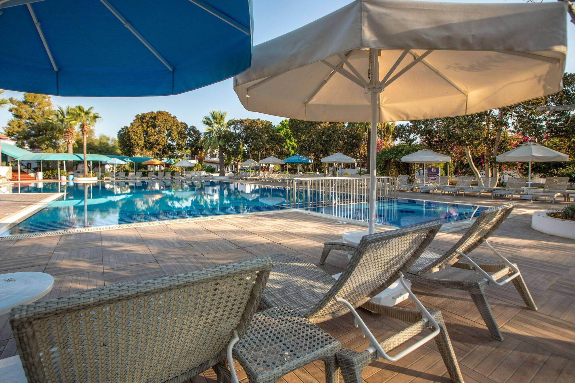 Merit Cyprus Gardens Holiday Фамагуста Экстерьер фото